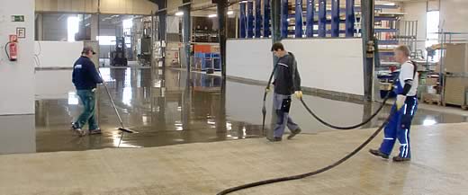 Epoxidharz Beschichtung von Kreie Gmbh - Meisterhafte Industrieboden Beschichtung mit einer Mineralischen oder Kunstharz Beschichtung. Auch die OS 8 und WHG Beschichtung zhlt neben der Epoxidharz Beschichtung zu unseren Leistungen.