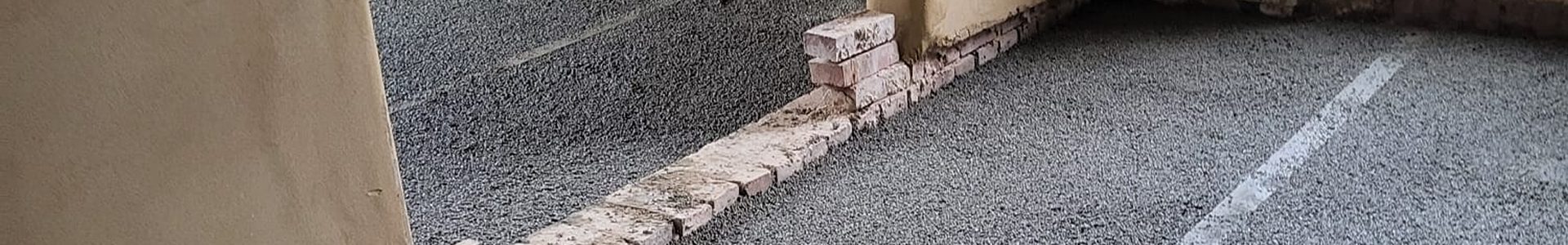 Ausgleichsschüttung als Estrichunterlage – Blähton-Schüttung mit Höhenausgleich durch Ziegelsteine im Altbau
